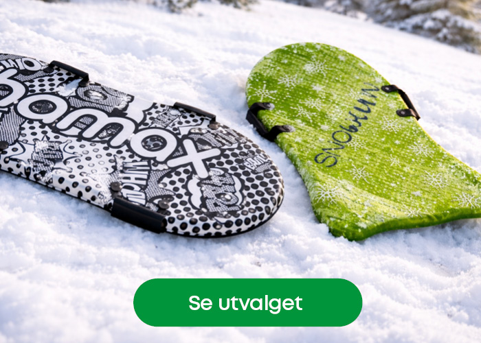 Snowflyer plassert i snødekt vinterlandskap